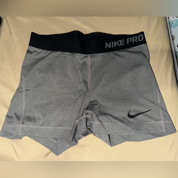 Nike pro - Picture 2 of 3